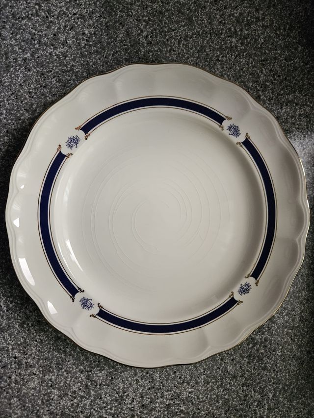 Vajilla Cobalto San Claudio, 48 piezas.