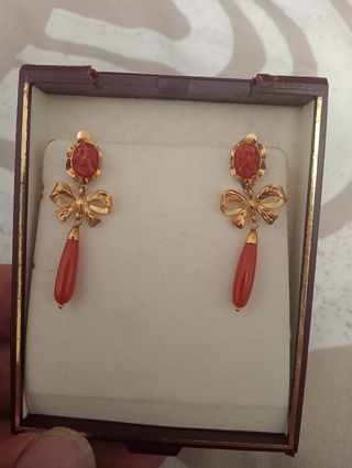 Pendientes corales de oro