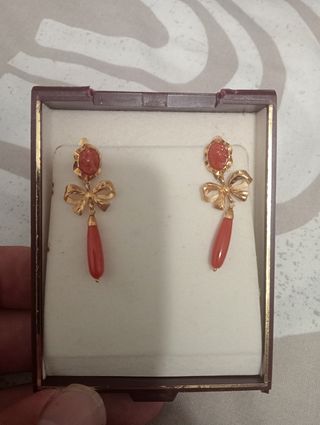 Pendientes corales de oro