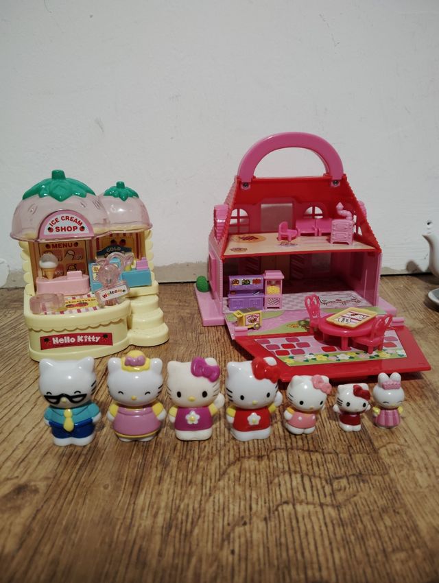Hello Kitty juguetes y baúl.