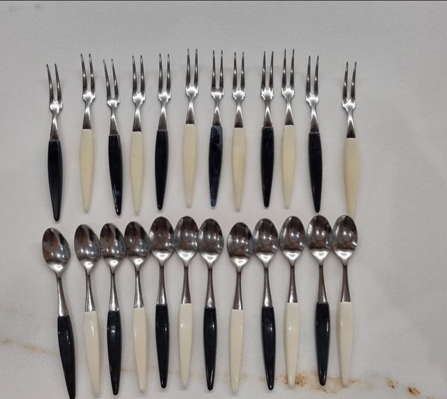 Lote de salseras Pyrex y aperitivos