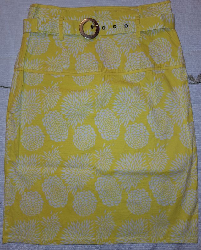 Falda veraniega amarilla