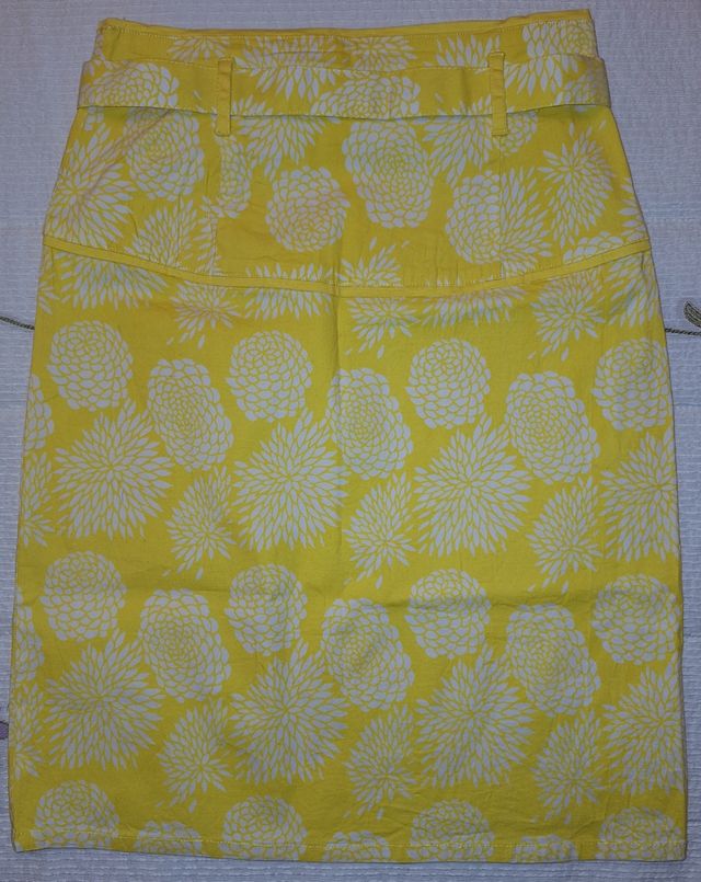 Falda veraniega amarilla