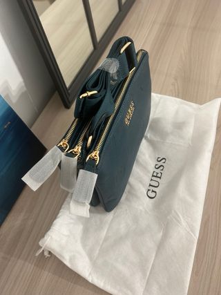 Bolso marca Guess