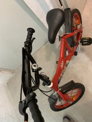 Bicicleta Cars(no tiene los ruedines)