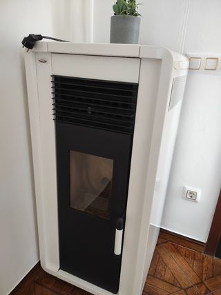 Stufa a pellet+tubi e pinze regalo