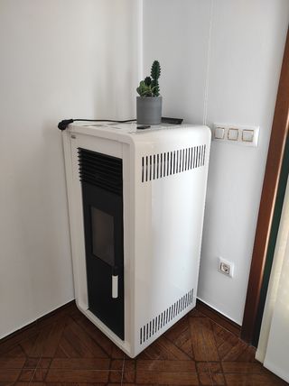 Stufa a pellet+tubi e pinze regalo