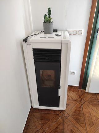 Stufa a pellet+tubi e pinze regalo