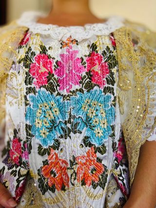 Traje de fallera con manteletas