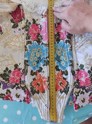 Traje de fallera con manteletas