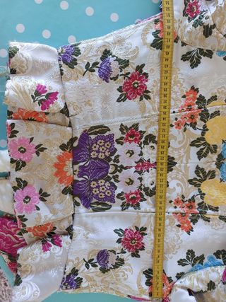 Traje de fallera con manteletas