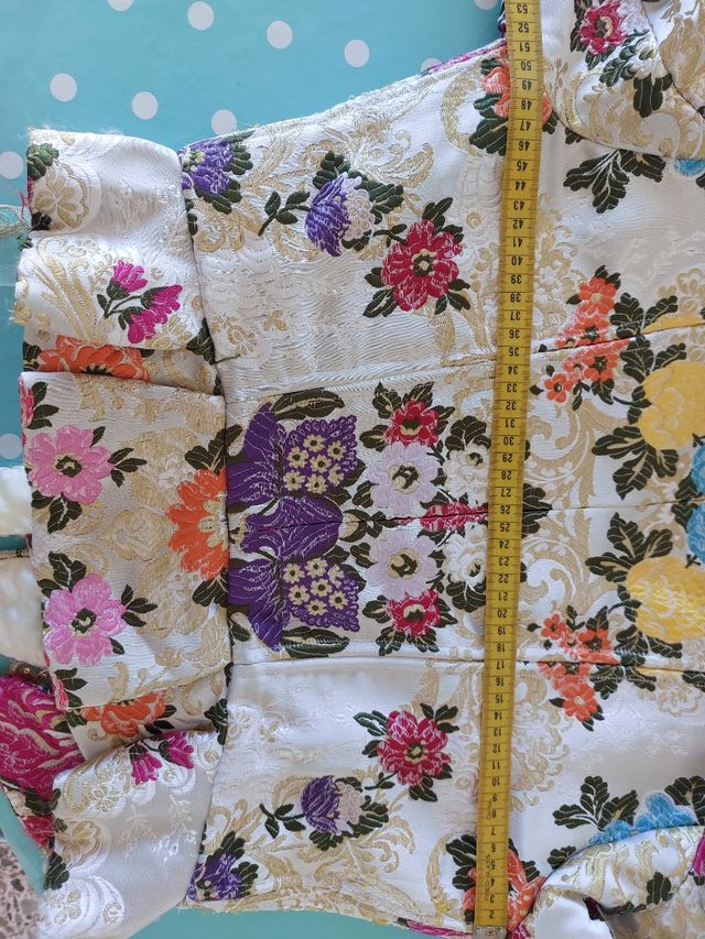 Traje de fallera con manteletas