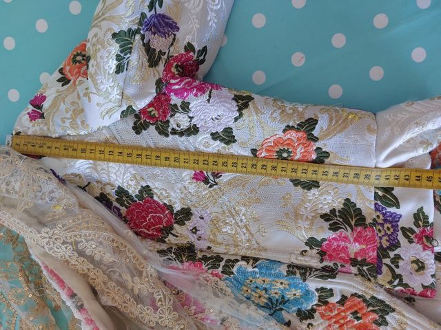 Traje de fallera con manteletas