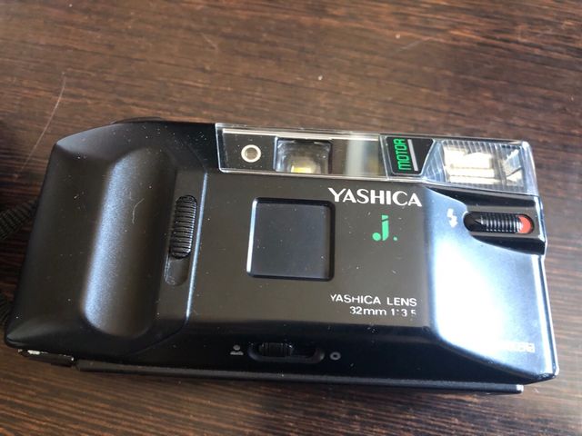 Cámara Yashica J Kyocera – Vintage con funda origina
