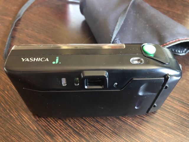 Cámara Yashica J Kyocera – Vintage con funda origina