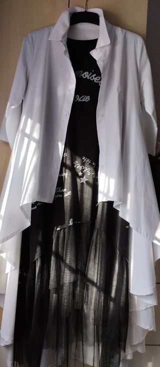 Vestido tull con sobre camisa blanca