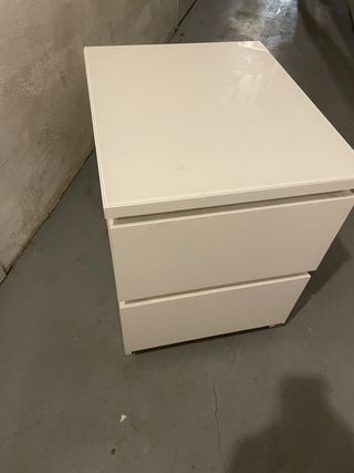 Mesita de noche con cristal