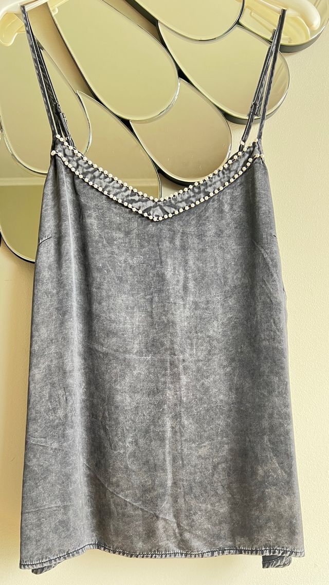 Top gris “Stradivarius”