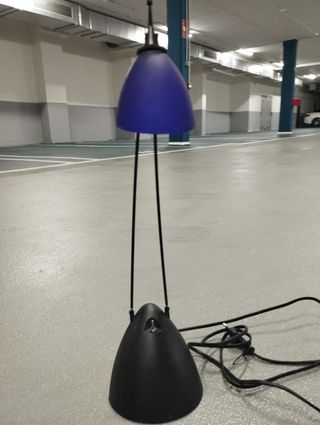 Lampara  sobre mesa de estudio