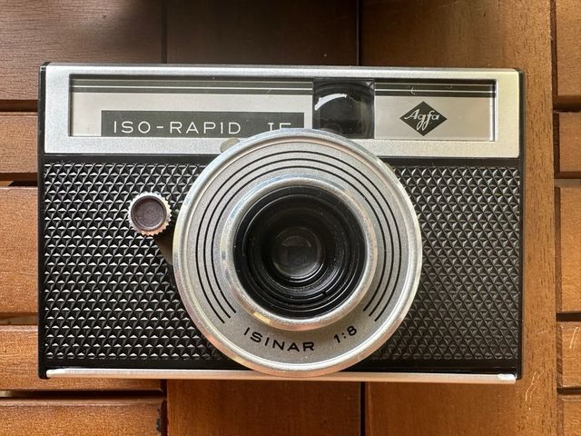Macchina fotografica Agfa Isorapid IF con custodia