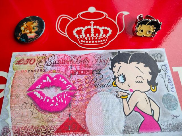 Set Betty Boop spilla, anello, bank