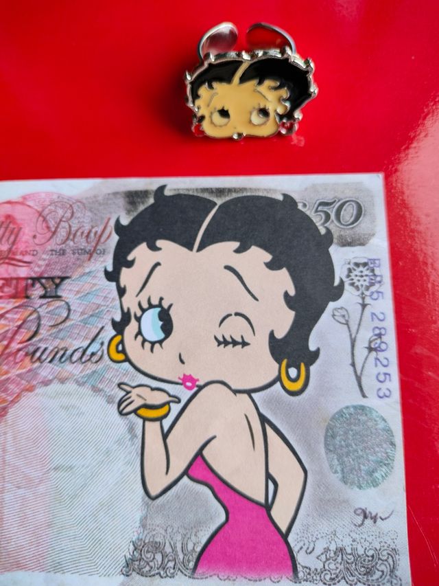 Set Betty Boop spilla, anello, bank
