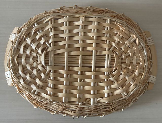 Cesto intrecciato di ottima qualità con cordoncino