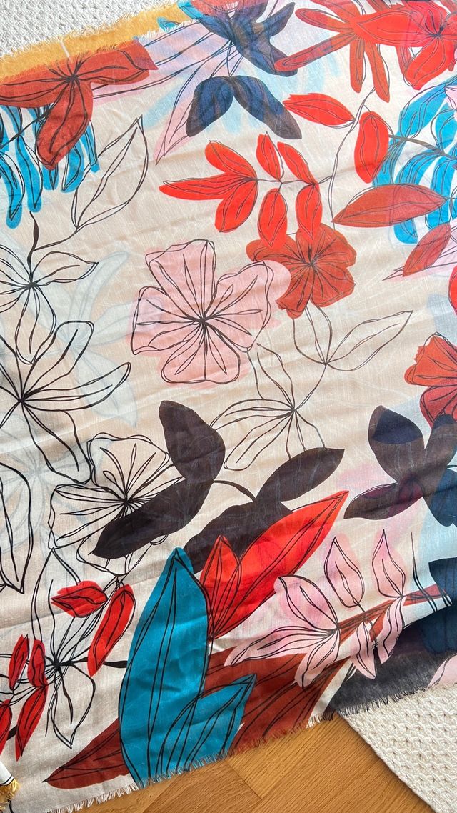 🌸 Pañuelo estampado “Parfois”