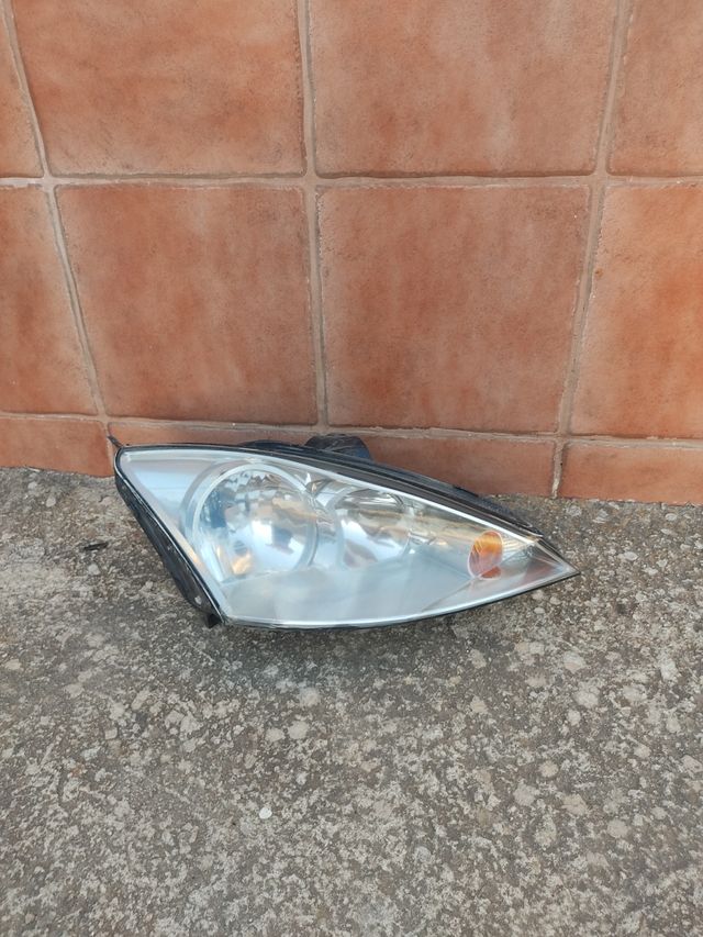 Faro delantero derecho Ford Focus mk1