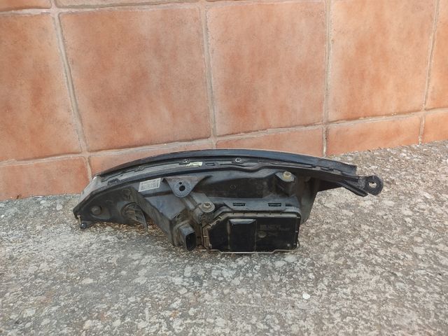 Faro delantero derecho Ford Focus mk1