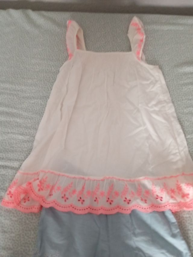 Conjunto short y blusa bordada. 7 años