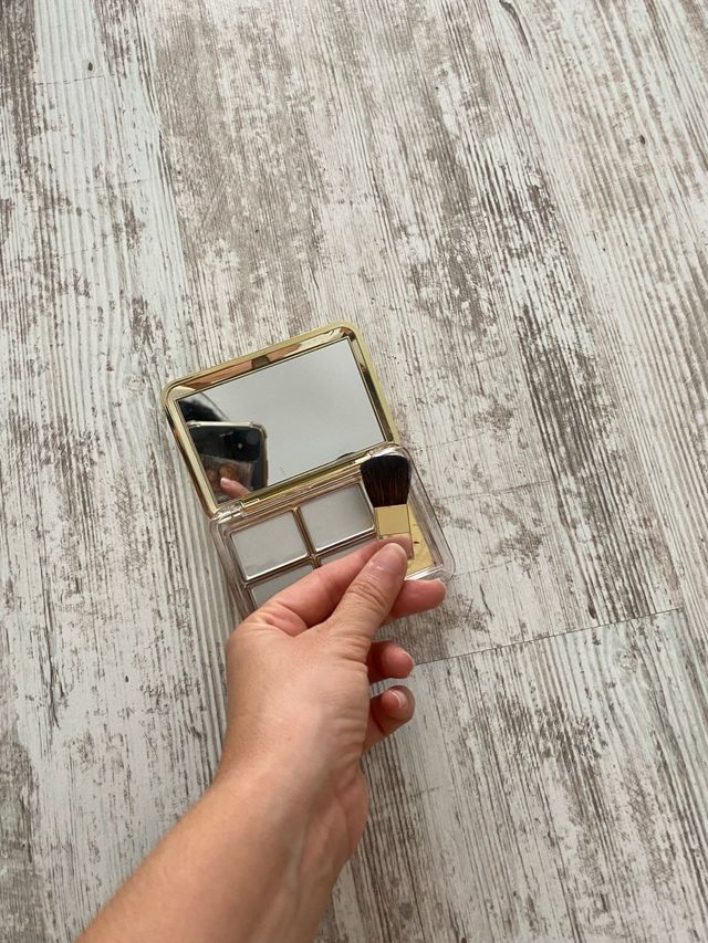 Espejo Estee Lauder dorado