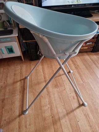 Bañera snuggle verde menta con patas.