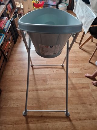 Bañera snuggle verde menta con patas.