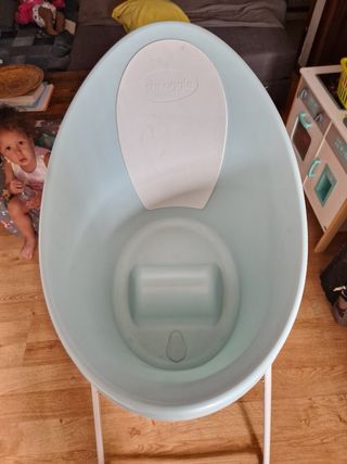 Bañera snuggle verde menta con patas.