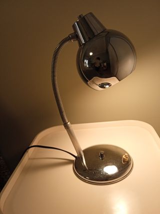 Lampara vintage de mesa.