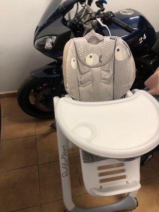 Trona de bebe chico gris