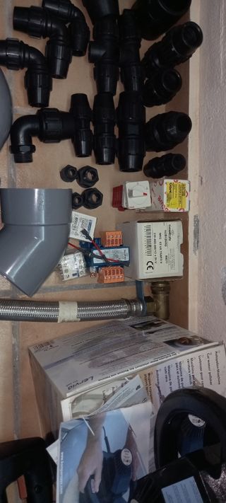 Material fontaneria, luz y herramientas