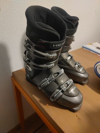 Botas de Ski con funda de Decathlon.