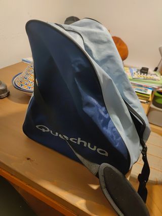 Botas de Ski con funda de Decathlon.