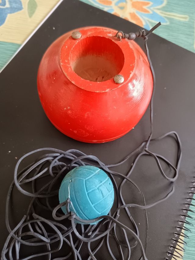 Juego madera de la pelota y la rana