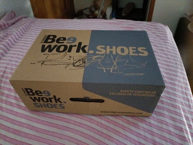 Botss de trabajo talla cuarenta y dos 