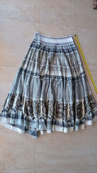 Falda maxi larga con mucha caída y vuelo