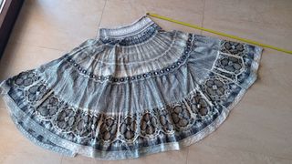 Falda maxi larga con mucha caída y vuelo