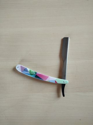 Navaja afeitar 3. Claveles