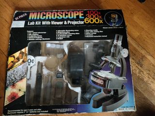 Microscopio vintage de juguete
