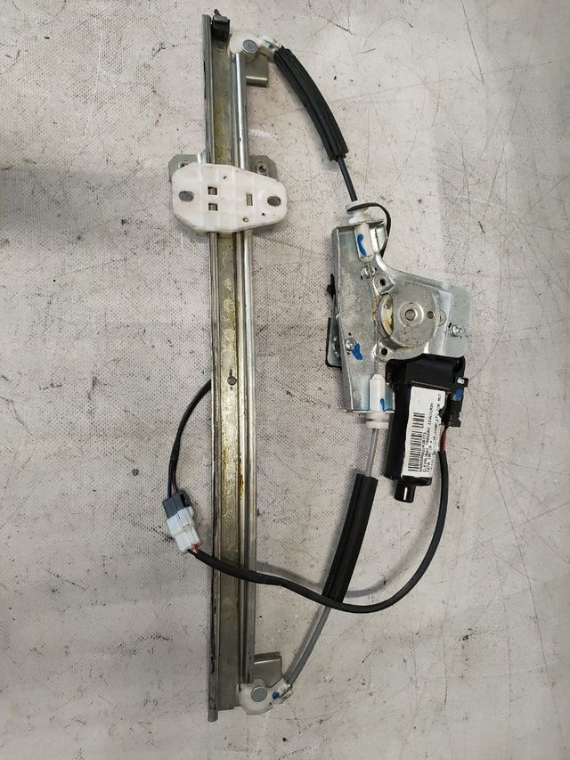 🟢ELEVALUNAS TRASERO IZQUIERDO INDICA