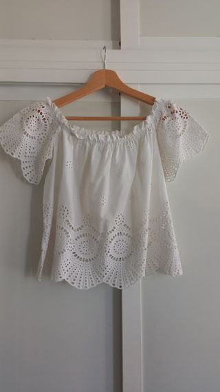  Blusa blanca chica