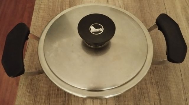 Pentola in acciaio inossidabile in buone condizioni