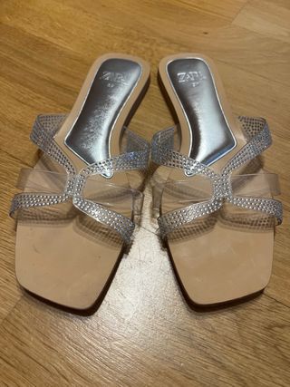 Sandalia transparente con brillantitos T37